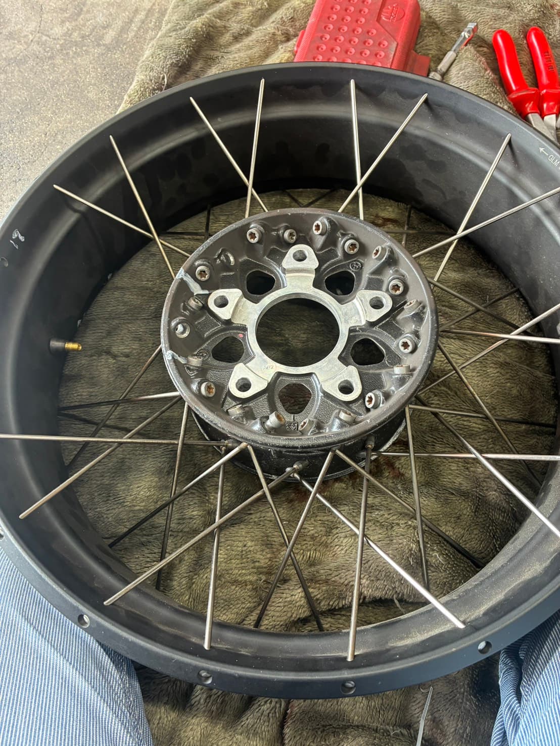 整備されたバイクのホイール